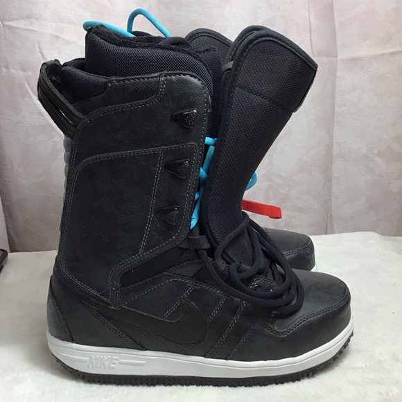 Nike Black and Blue Snowboard Boots